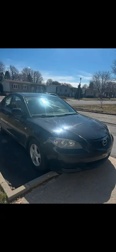 Je vend ma Mazda 3 2006 Manuel 176 000 kilo Elle fonctionne super bien aucun problème mécanique c'es...