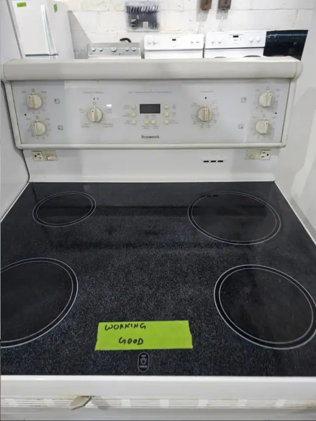 Beaumark 30" White Electric Ceramic Top Stove Oven Range CAN DEL in Stoves, Ovens & Ranges in Hamilton - Image 3