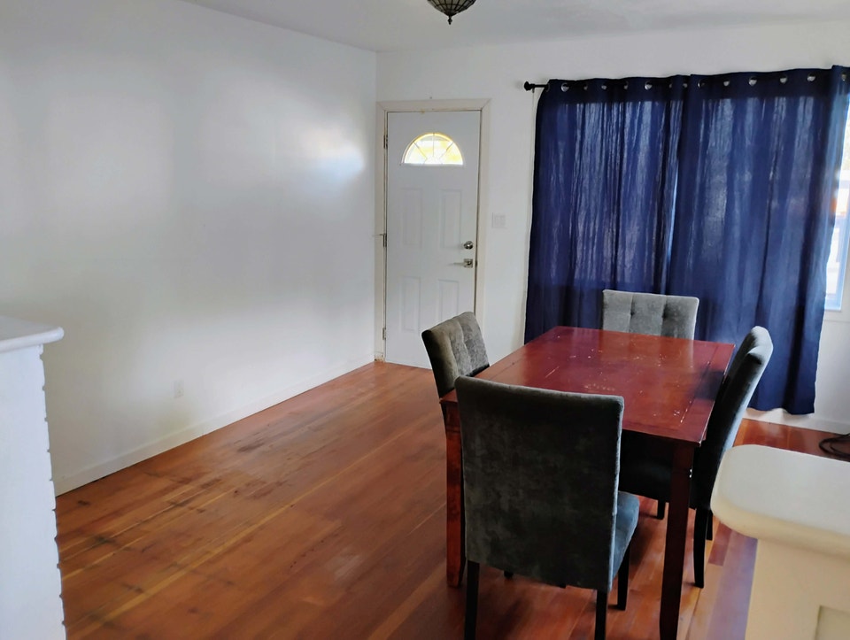Peaceful Village Life, Renovated Home, 25 min Drive to Camrose 4