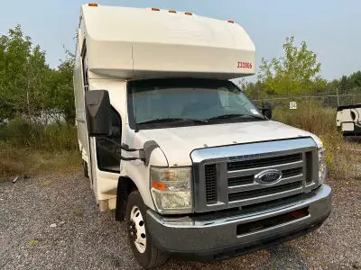 18 ft box truck 2008 Ford V10 233000 miles . Fleet maintained. This truck runs on propane real cheap...