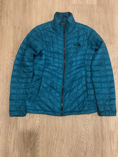 Beautiful North Face Ladies Jacket Size Extra Small in Women's - Tops & Outerwear in City of Toronto