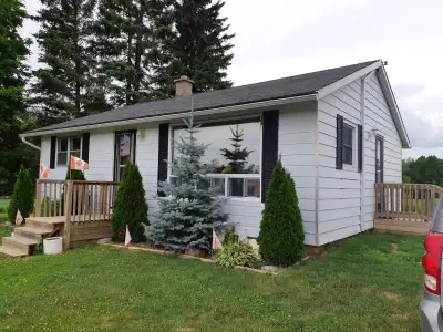 Quiet county home 9 minutes from Peterborough. This beautiful remote 2-bedroom bungalow sits on a pe...