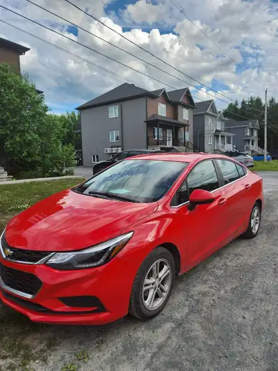 Voiture fonctionne super bien Rien a prévoir Wifi 5g intégrées illimité utilisation Bang chauffant B...