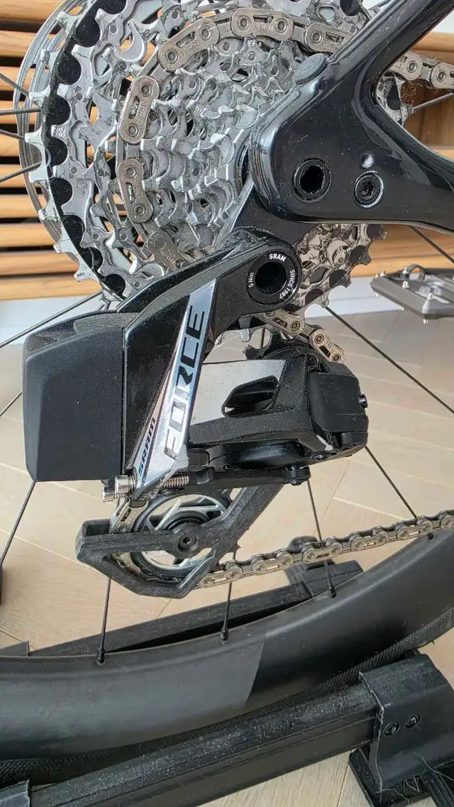 2026 Specialized Roubaix Pro Sram Force Medium Road Bike in Road in City of Toronto - Image 7