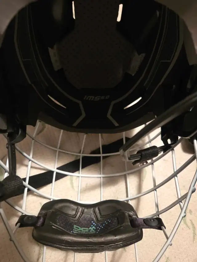Senior Hockey Equipment in Hockey in Napanee - Image 6