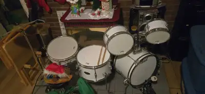 Kids Drumset Professional Pearl Junior 5 peice kit, View more