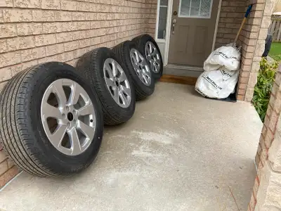 MICHELIN PRIMACY on OEM RANGE ROVER Rims installed and balanced. Tires are practically Brand New wit...