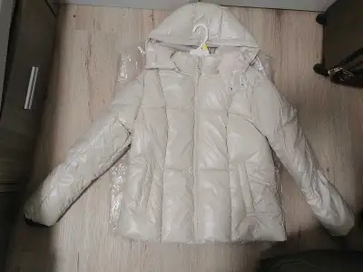 Brand New Women’s Reebok Winter Jacket – Size L – Beige color, View more