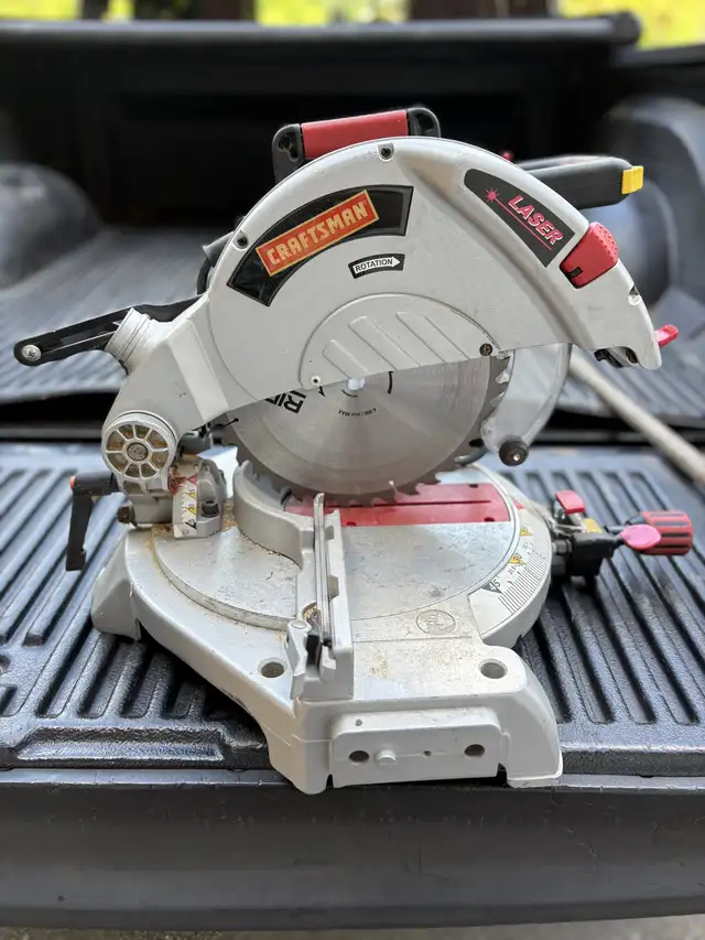 Craftsman 10-in Miter Saw in Power Tools in Oakville / Halton Region - Image 2