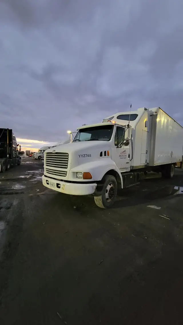 1999 Sterling Straight truck- DZ in Heavy Trucks in Mississauga / Peel Region - Image 8