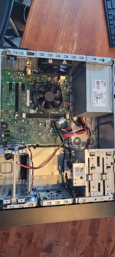 DRUMMONDVILLE BOÎTIER DELL INSPIRON model 4867 année 2016 avec carte mère processeur Intel Core i7-4...