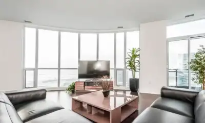 Home sweet home! This incredible Toronto Furnished Luxury Penthouse Rental at Panorama features a pe...