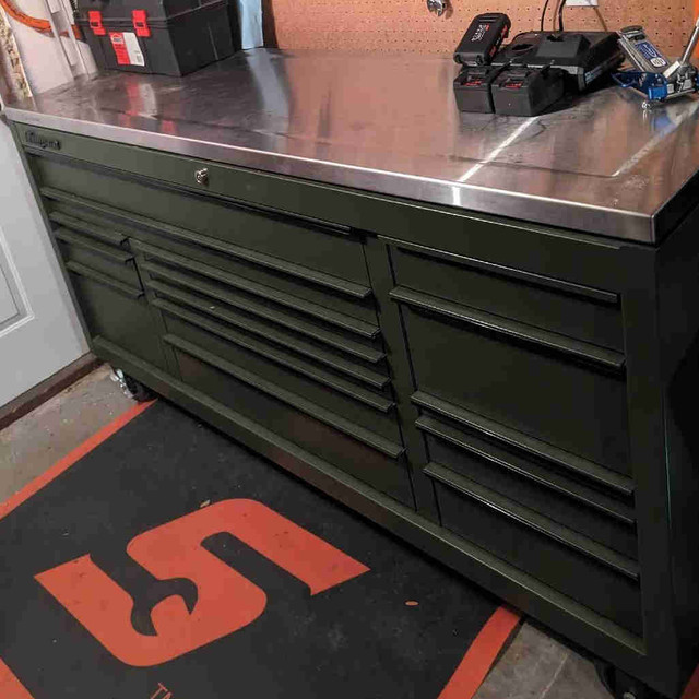 Snap on Roll Cab, Camo green/black trim  in Tool Storage & Benches in Penticton