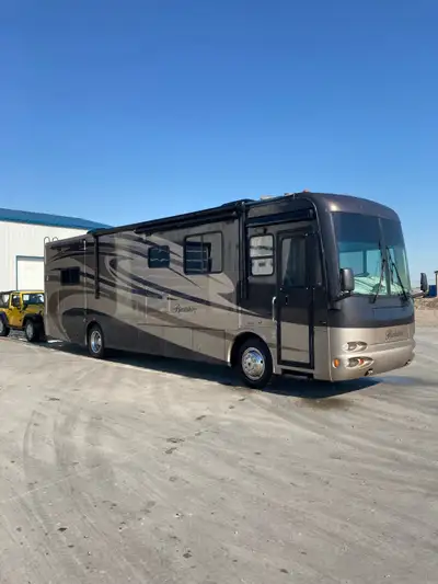 Very nice condition 4 slides washer/dryer wind sensing awning with remote side cameras rear camera a...