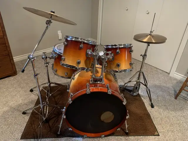 Mapex 5 piece drum set in Drums & Percussion in Chatham-Kent - Image 2