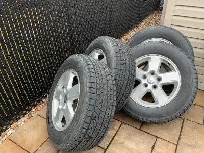 4 pneus d’hiver Yokohama Icegard GO75 245/65 R17 107T utilisés 2 hivers (10 000km) Montés sur Mag Mo...