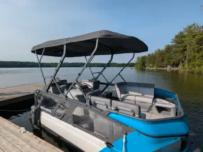 Updated 07/13: The boat is now on the water, so we've got some new interior pictures to post! We’re...