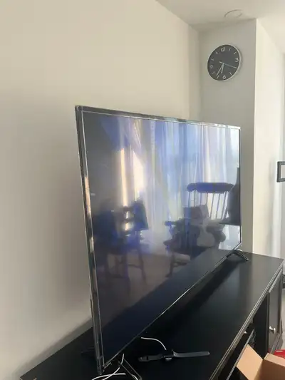 65" TV -Philips Android Smart TV LED Located in Downtown. Can meetup near Lyon station Weekends or W...