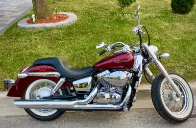 2004 Honda Shadow VT750C Aero 20,873 km Bike is in beautiful condition ! Never dropped! Never even s...