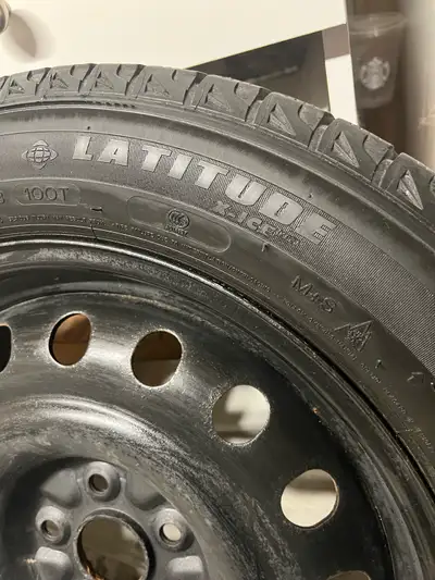 Set of winter tires and steel wheels, used on a 2018 RAV4 Hybrid Limited. Great condition and ready...