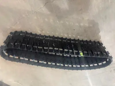 Removed at dealership from new Yamaha Sidewinder 1.25” x 137”, 15” wide, 2.86 pitch , Camso Ripsaw I...