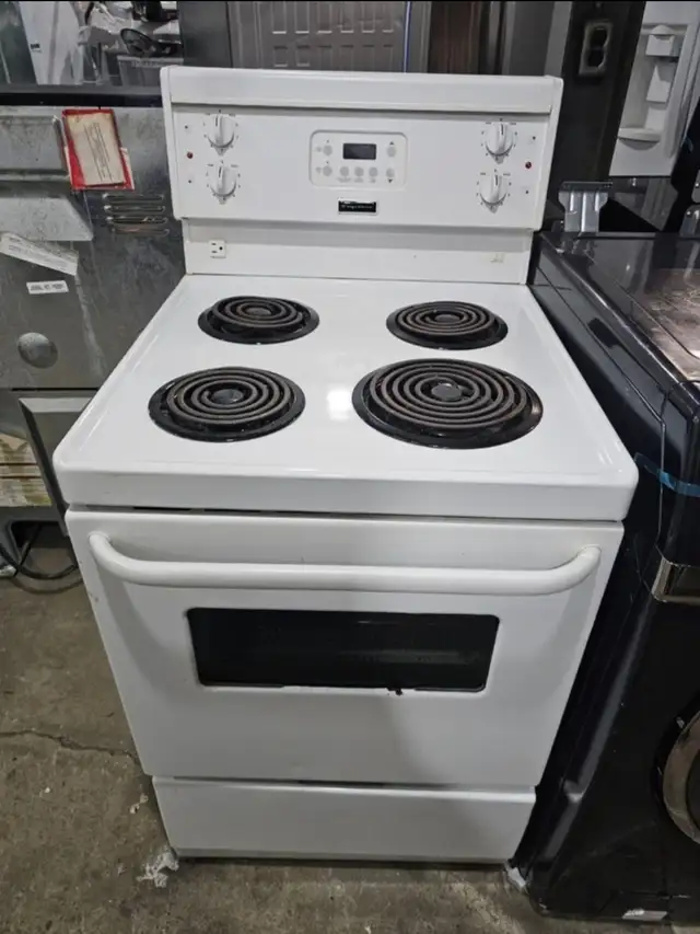 Apartment Size Frigidaire 24" White Electric Coil Top Stove Oven in Stoves, Ovens & Ranges in Hamilton - Image 2