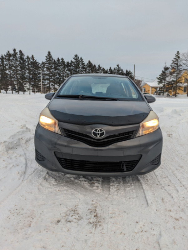 Toyota Yaris 2013 dans Autos et camions  à Ville de Québec - Image 2