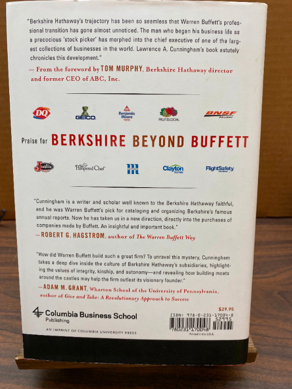 Business Book - Berkshire Beyond Buffett in Non-fiction in City of Toronto - Image 2