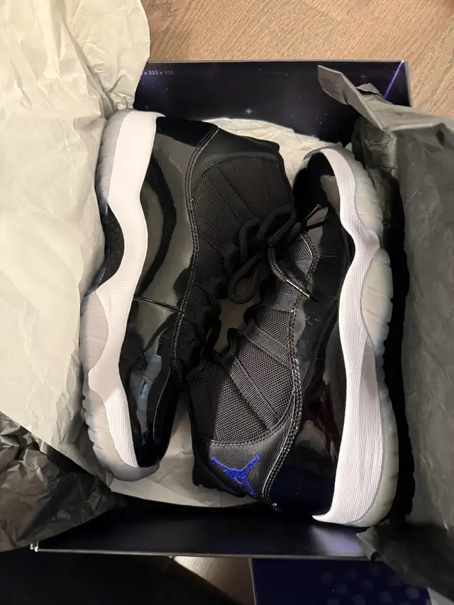 Jordan 11 Space Jam - 2016 Retro - Size 9 in Men's Shoes in Markham / York Region - Image 2
