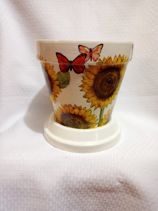 Sunflowers Collage 6" Planter ~Handmade! in Home Décor & Accents in Mississauga / Peel Region - Image 2