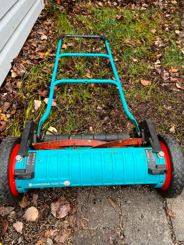Tondeuse manuelle Gardena 6000SM' in Lawnmowers & Leaf Blowers in Québec City - Image 3