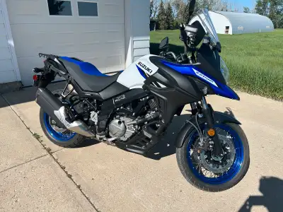 2024 Suzuki vstrom 650 . With only 800km (mileage will go up slightly, been driving it to work)bough...