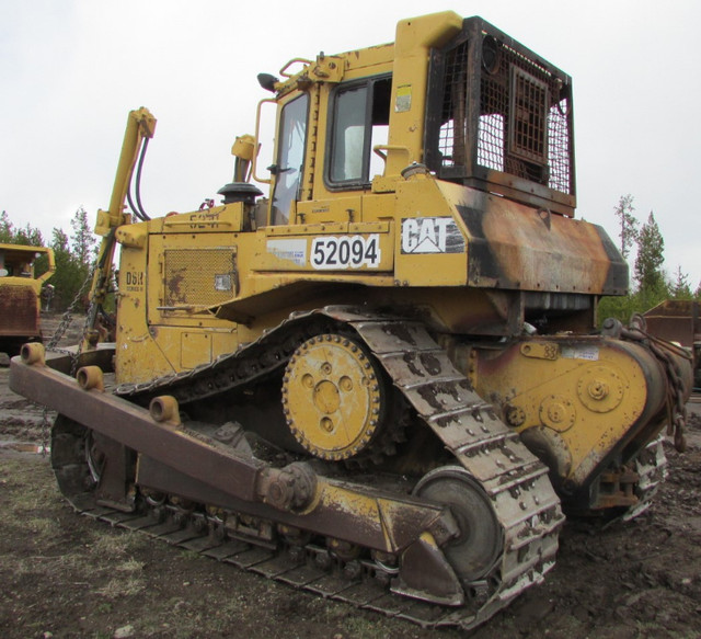 Parting Out 1990 Caterpillar D6H Dozer in Other in 100 Mile House - Image 4