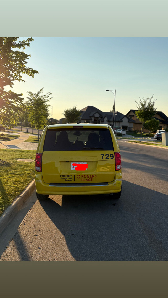 Dodge Caravan 2019 in Cars & Trucks in Strathcona County - Image 3