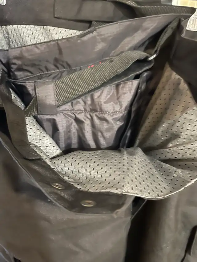 Olympia Motorcycle Pants in Motorcycle Parts & Accessories in Hamilton - Image 4