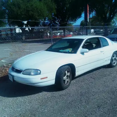 Mecanic owned low milage 1999 monte carlo 178,000 kms, Great reliable tranportation with a Zoom Zoom...