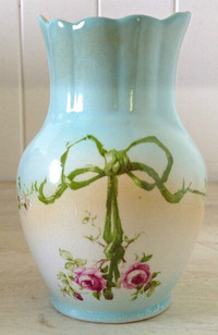 Antiquité. Collection. Magnifique pot en porcelaine turquoise