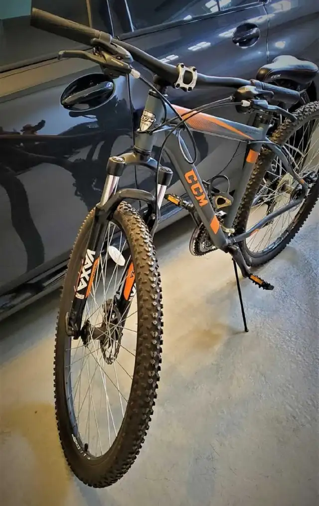 Mountain Bike Bicycle CCM 29er Hardtrail  21 Speed Vaxa in Mountain in Markham / York Region - Image 7
