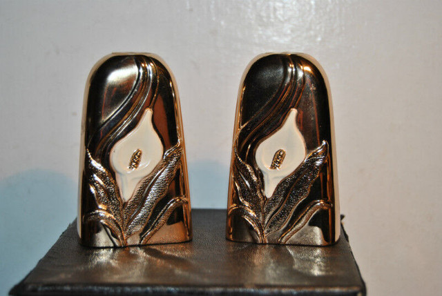 5 pc Collection Salt Pepper Shakers in Arts & Collectibles in Vancouver - Image 3