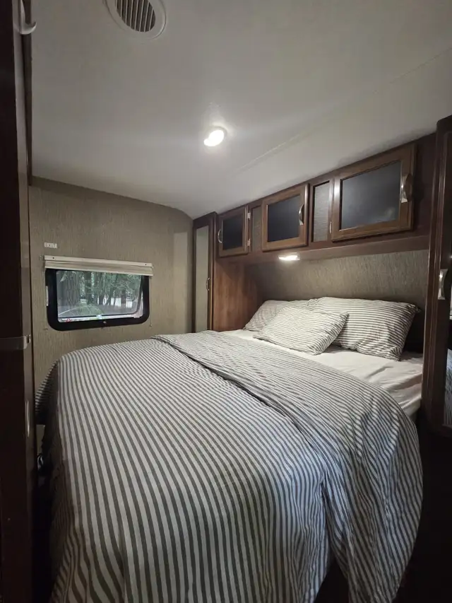 2017 Keystone Passport 2810BH Ultra Lite Bunkhouse – Sleeps 10 in Travel Trailers & Campers in Penticton - Image 6