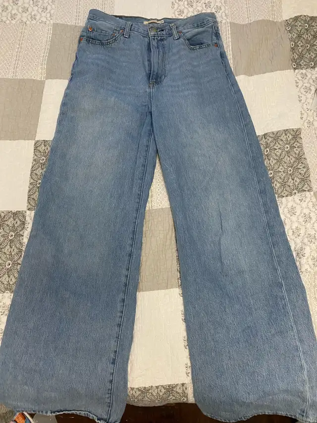 Levi’s Highrise jeans in Women's - Bottoms in City of Toronto - Image 2