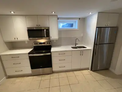 ***ALL INCLUSIVE LEGAL 2 Bed 1 Bath apartment for rent- lower unit. AVAILAVLE IMMEDIATELY Centrally...