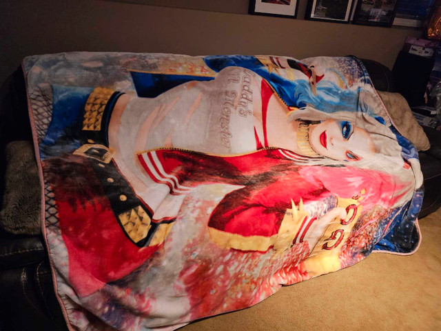 Lrg Harley Quinn Blanket in Home Décor & Accents in Red Deer