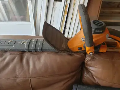 Yardworx electric hedge trimmer with very little use ...works well.