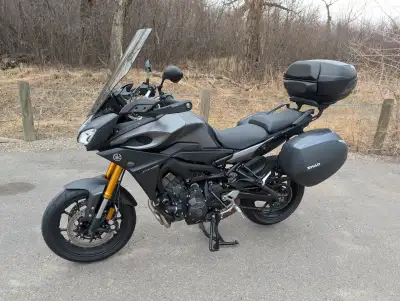 A one owner FJ-09. Shad luggage, rifle windscreen, heated grips, frame sliders, one off fab tail tid...