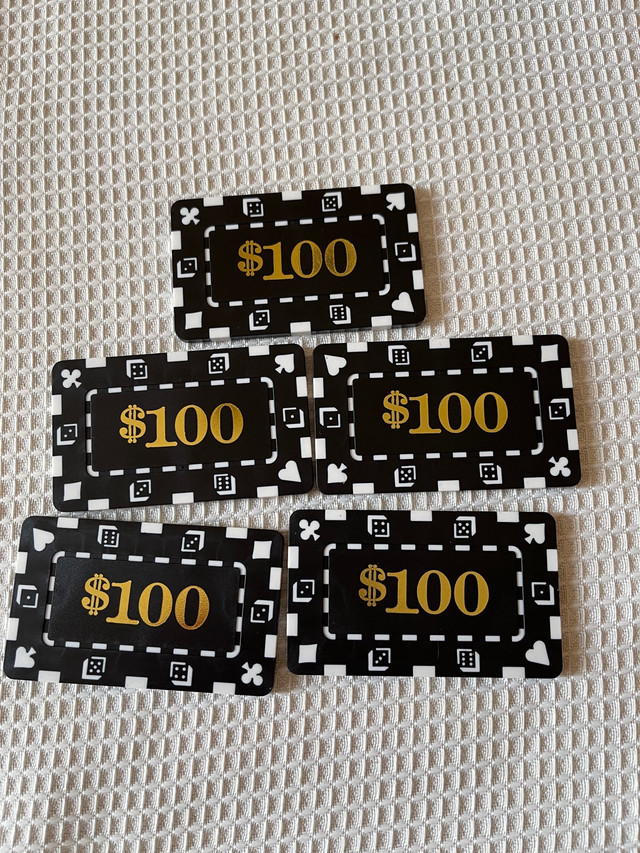$100 Poker Plaques Chips Set in Toys & Games in Ottawa