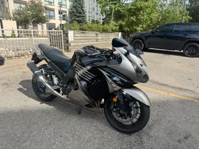 2010 ZX14 , Vance and Hines exhaust , 19,000kms , new Diablo Rosso tires and full synthetic oil chan...