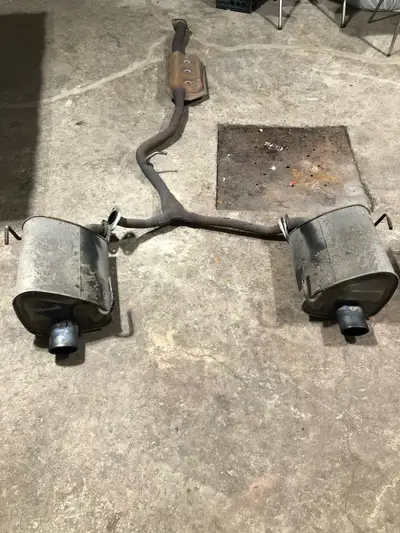 Muffler au complet d’une Subaru forester xt 2018 comme neuf seulement 60 000km
