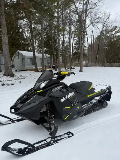 2014 skidoo renegade 1200cc 17000km. -Brand new 1.25 with studs -Ice scratchers -Every bushing and b...