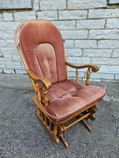 OBO - Pick up only Missing a button on the seat cushion
